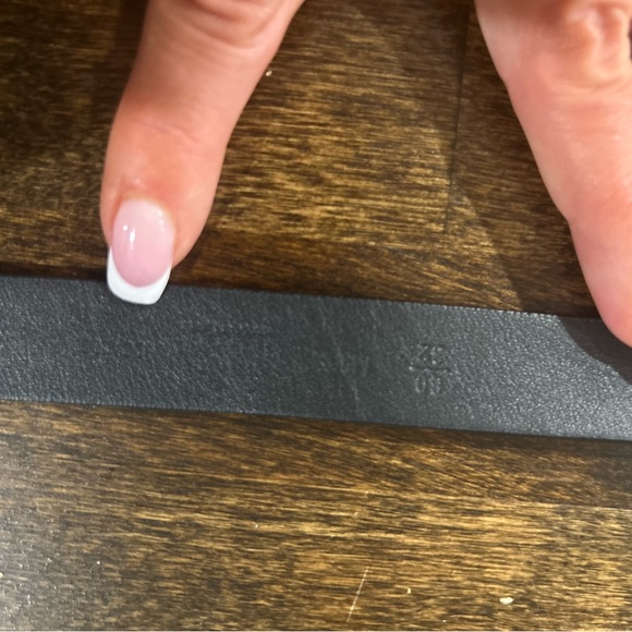 EUC Louis Vuitton LV Initiales 20MM belt size 80 - Picture 2 of 5